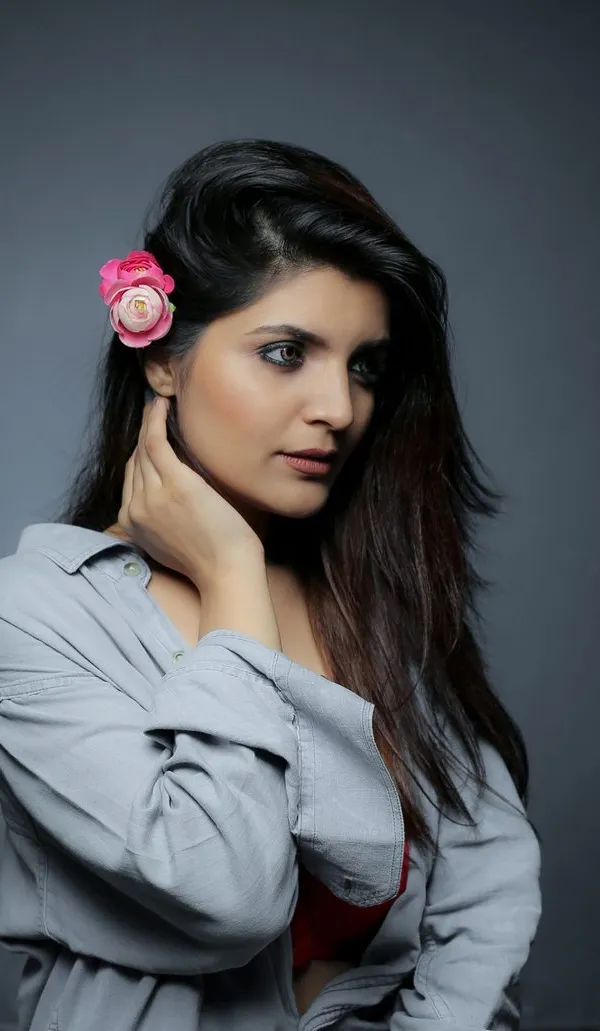 Riya Deshpande, beauty creator from Pune